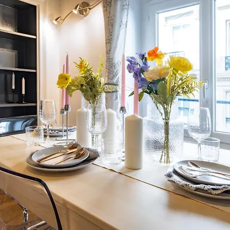 6 Guests Charme Opera De Apartment